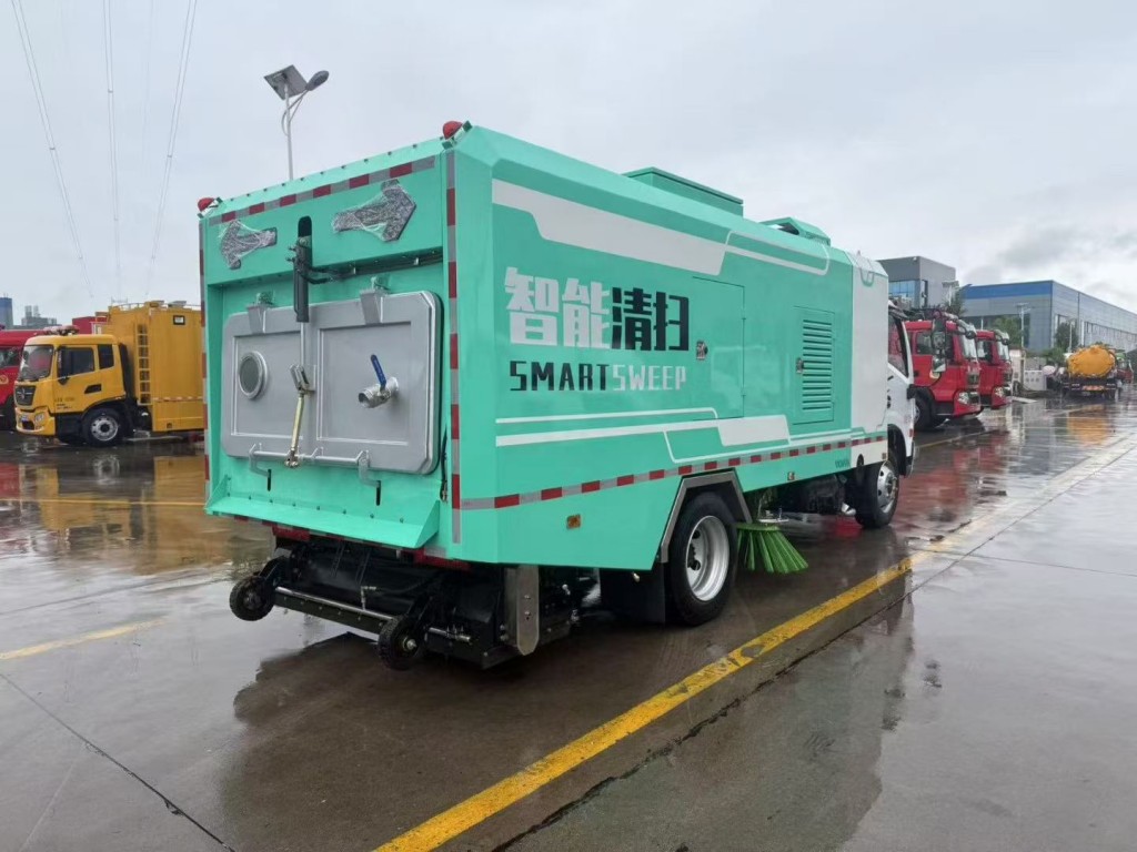 大型清洗扫路车