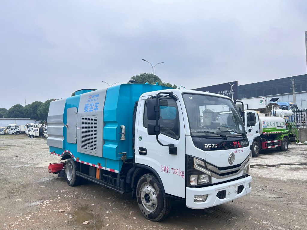 东风5立方吸尘车