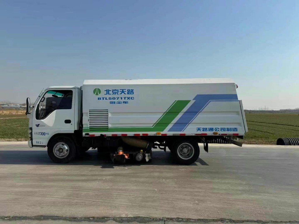 五十铃真空吸尘车