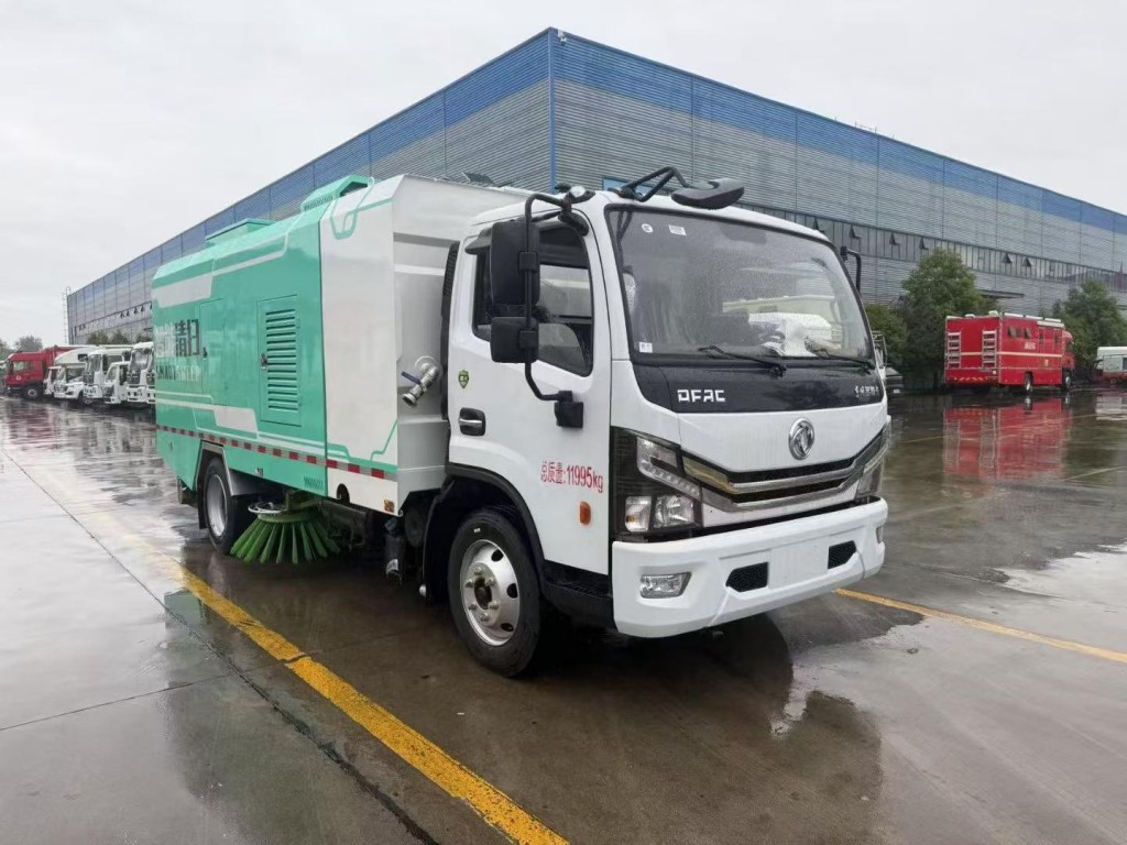 小型吸尘扫地车