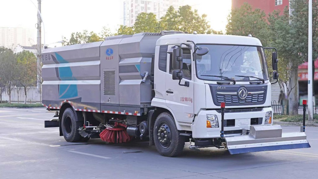 东风天锦路面洗扫车