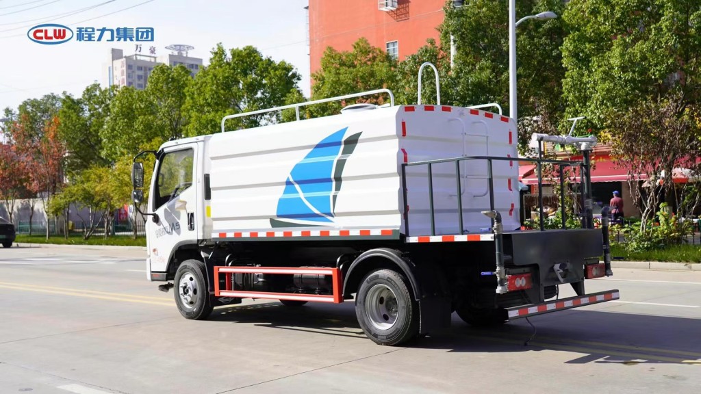 中型洒水车