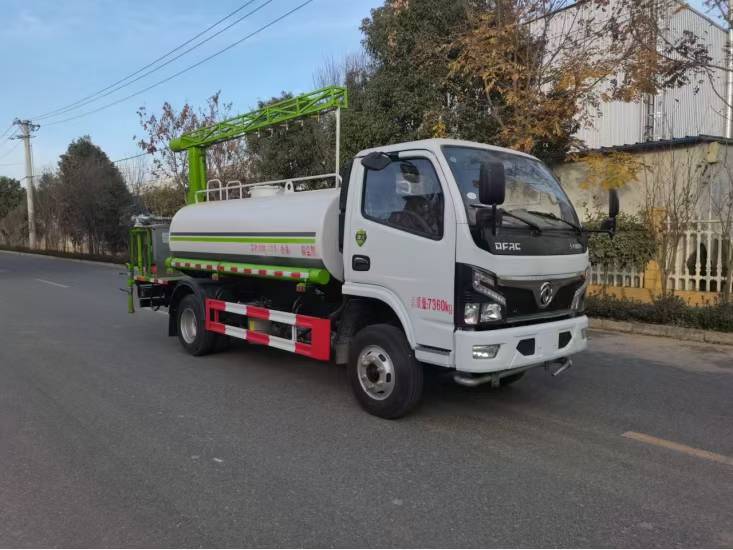 喷药洒水车