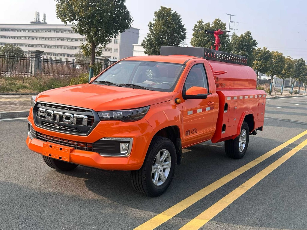 四驱洒水车