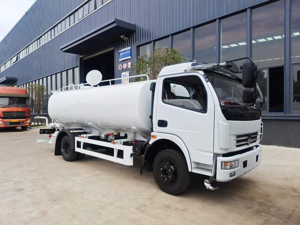 十方洒水车