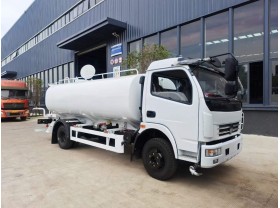 十方洒水车