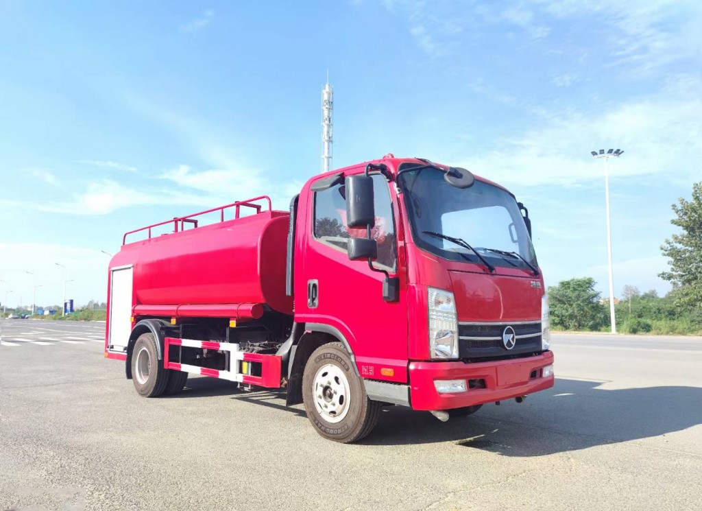 民用消防洒水车