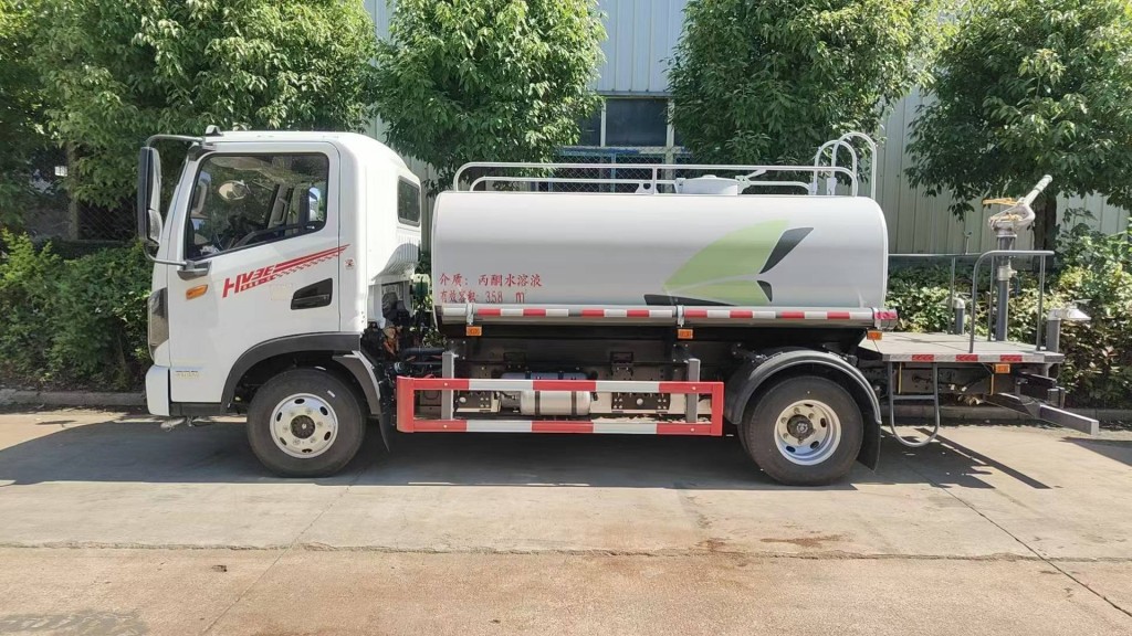 自吸式洒水车