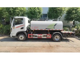 自吸式洒水车