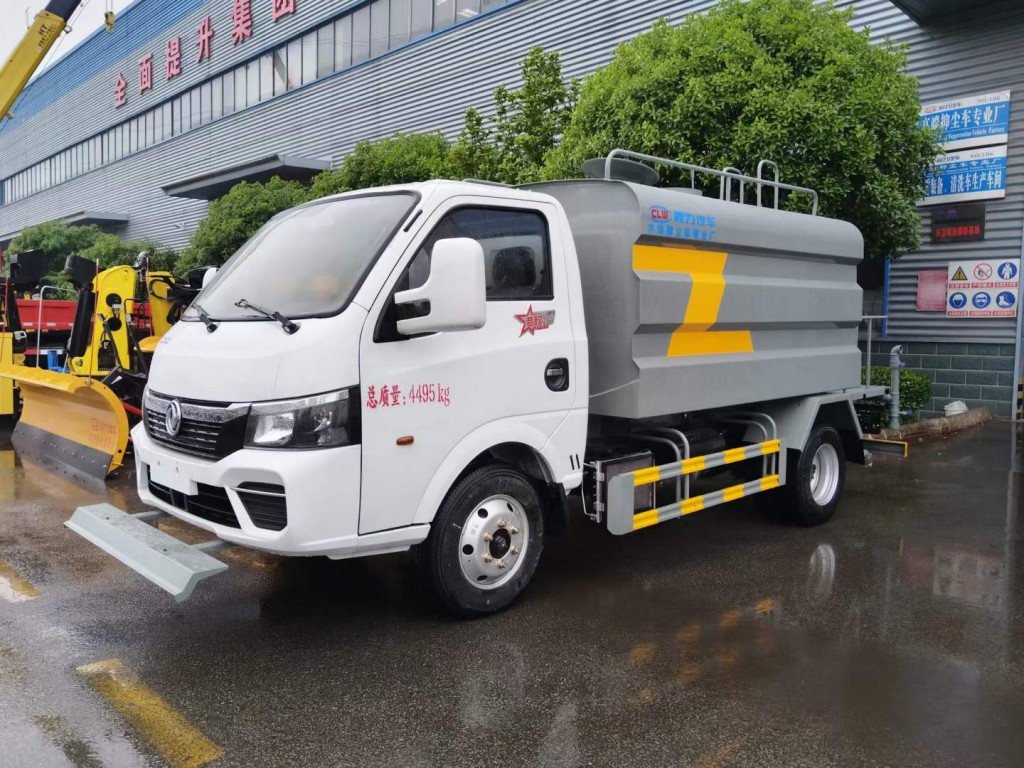 东风小型洒水车