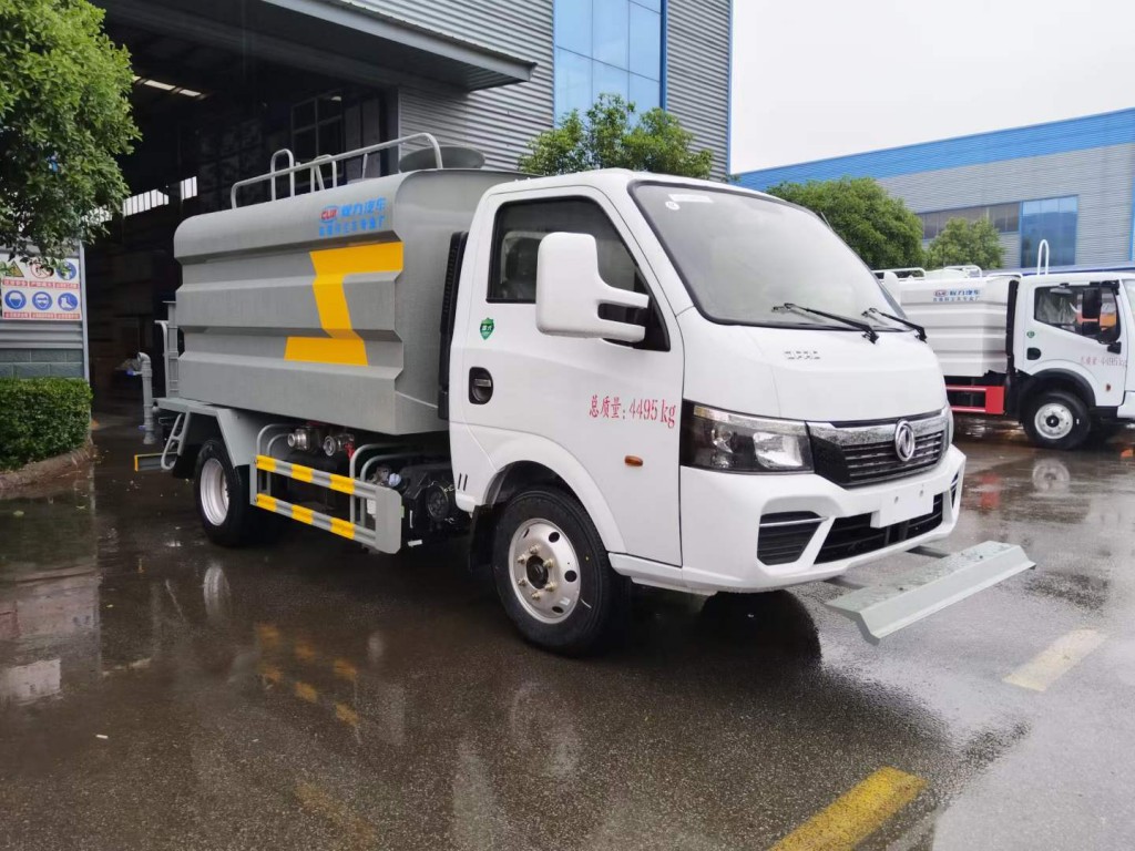 2方洒水车