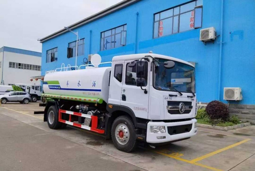 东风15吨洒水车