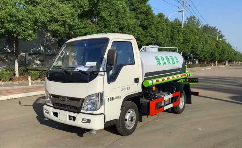 小型绿化洒水车