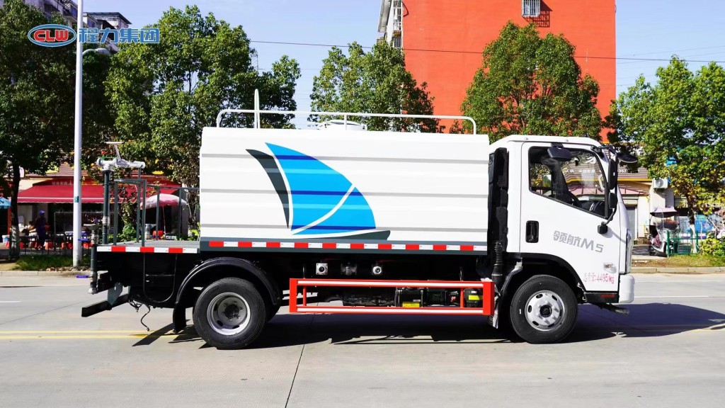 蓝牌洒水车