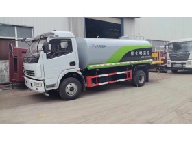 8方洒水车