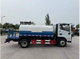 小型园林洒水车