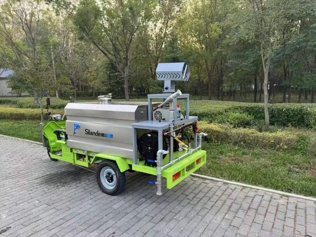 电动三轮洒水车