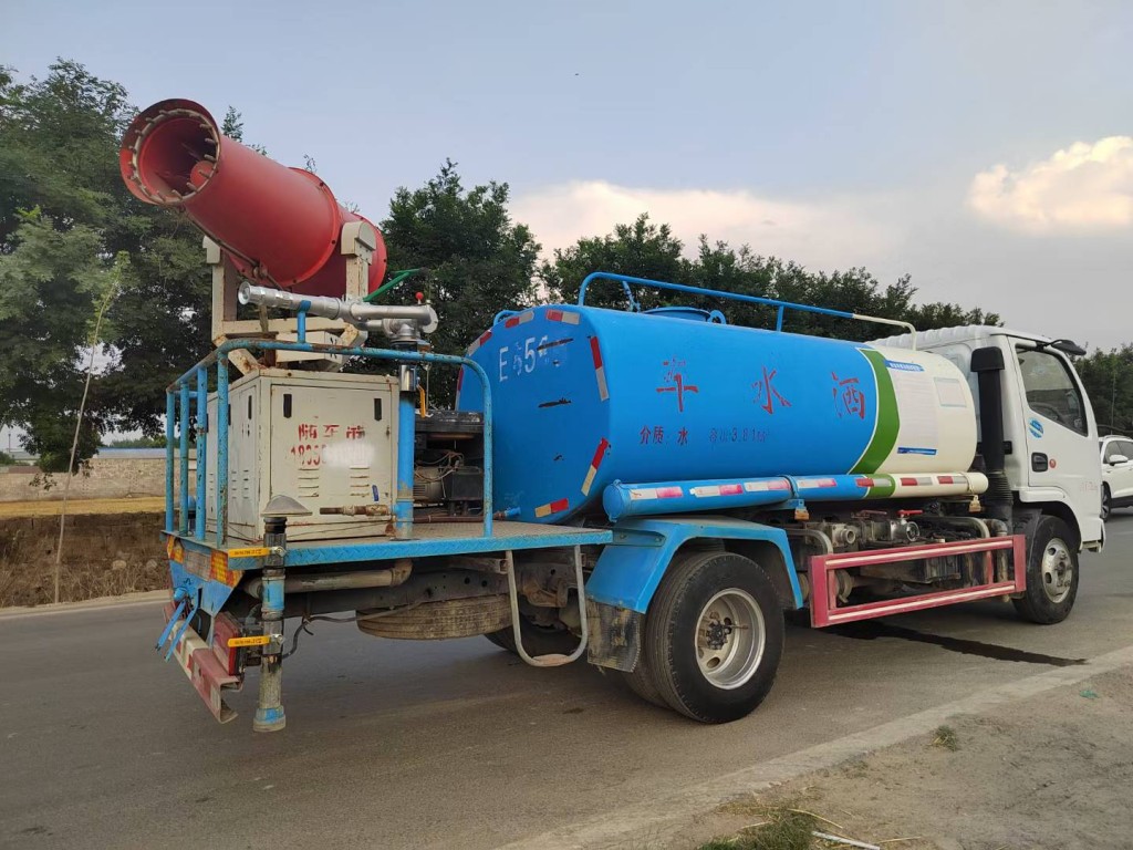 湖北新中绿洒水车