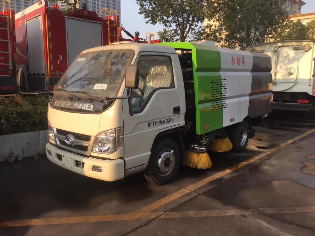 福田道路吸尘清扫车