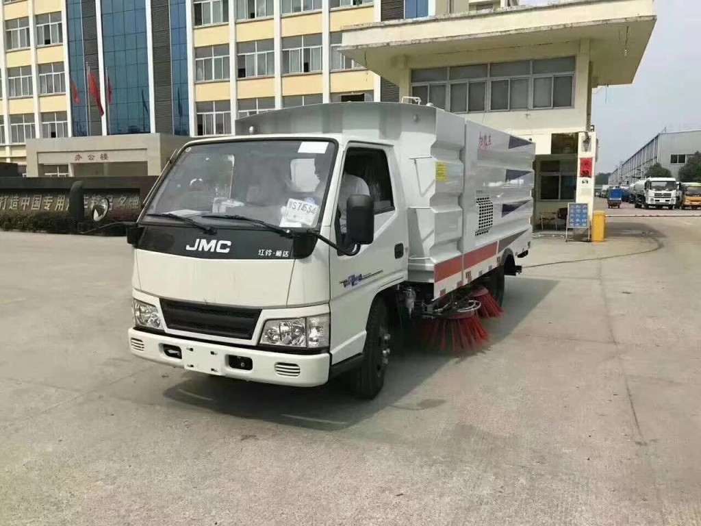 江铃路面清扫车