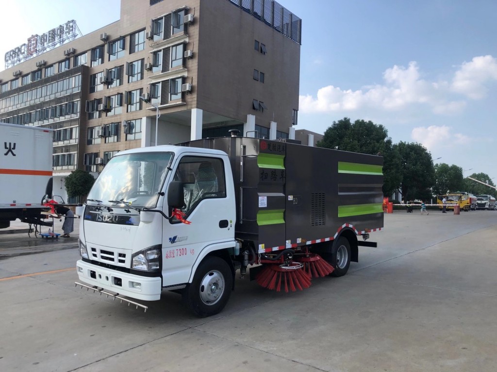 五十铃路面清扫车