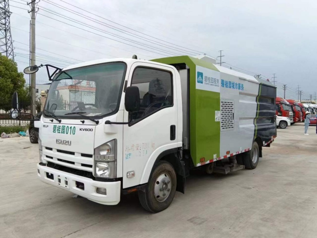 江铃小型吸尘清扫车