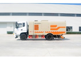 大型道路清扫车