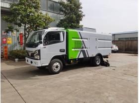 小型清扫吸尘车