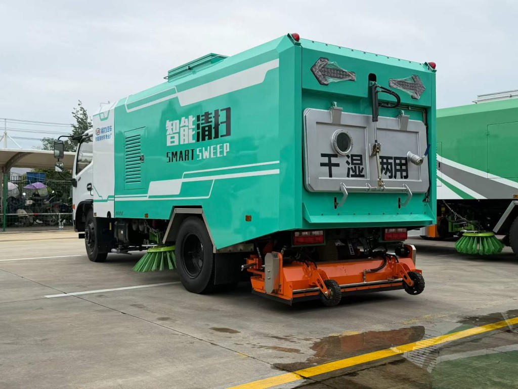 东风道路真空吸尘车