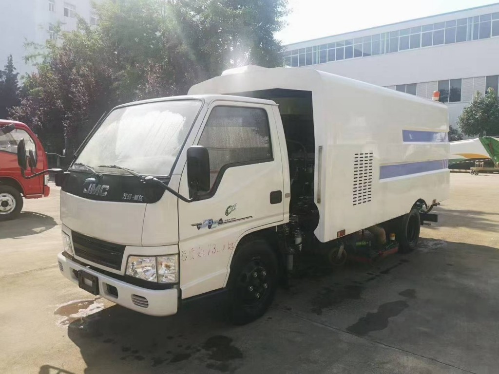 江铃道路真空吸尘车