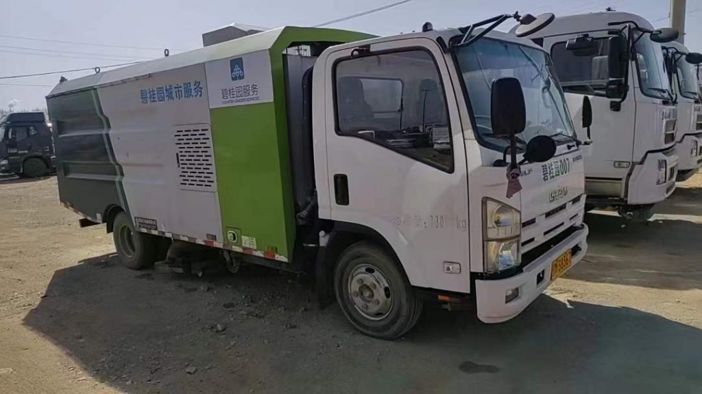 庆铃道路真空吸尘车