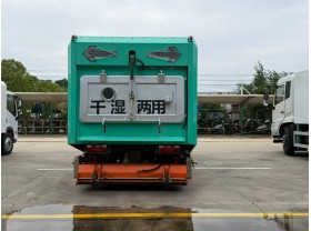 国六吸尘车