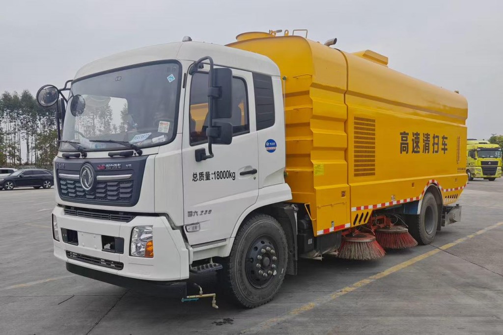 大型路面扫地车