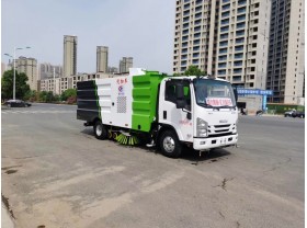 五十铃吸尘扫地车