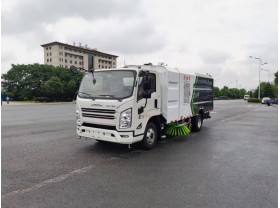 江铃吸尘扫地车