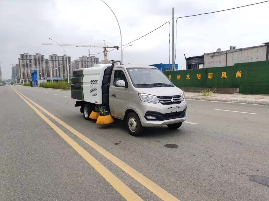 长安吸尘扫地车
