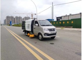长安吸尘扫地车