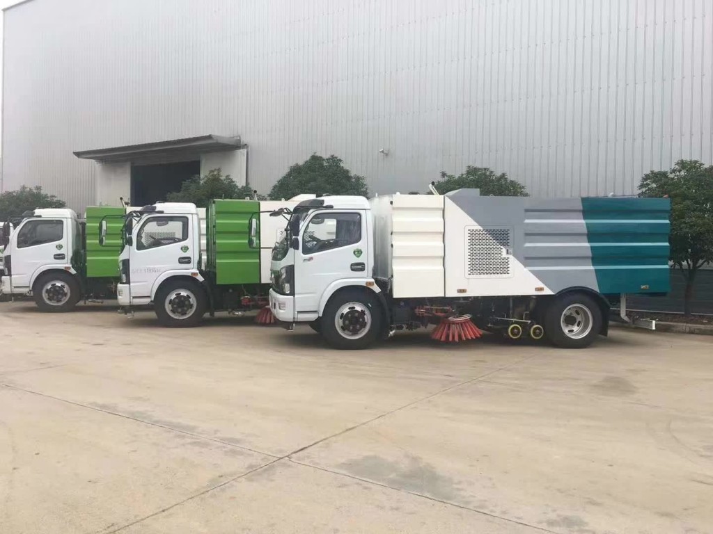 国六东风环卫扫路车