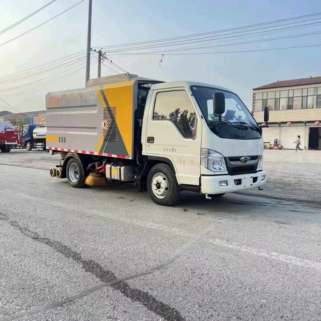 福田2.5方扫路车