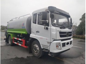绿色环卫多利卡洒水车