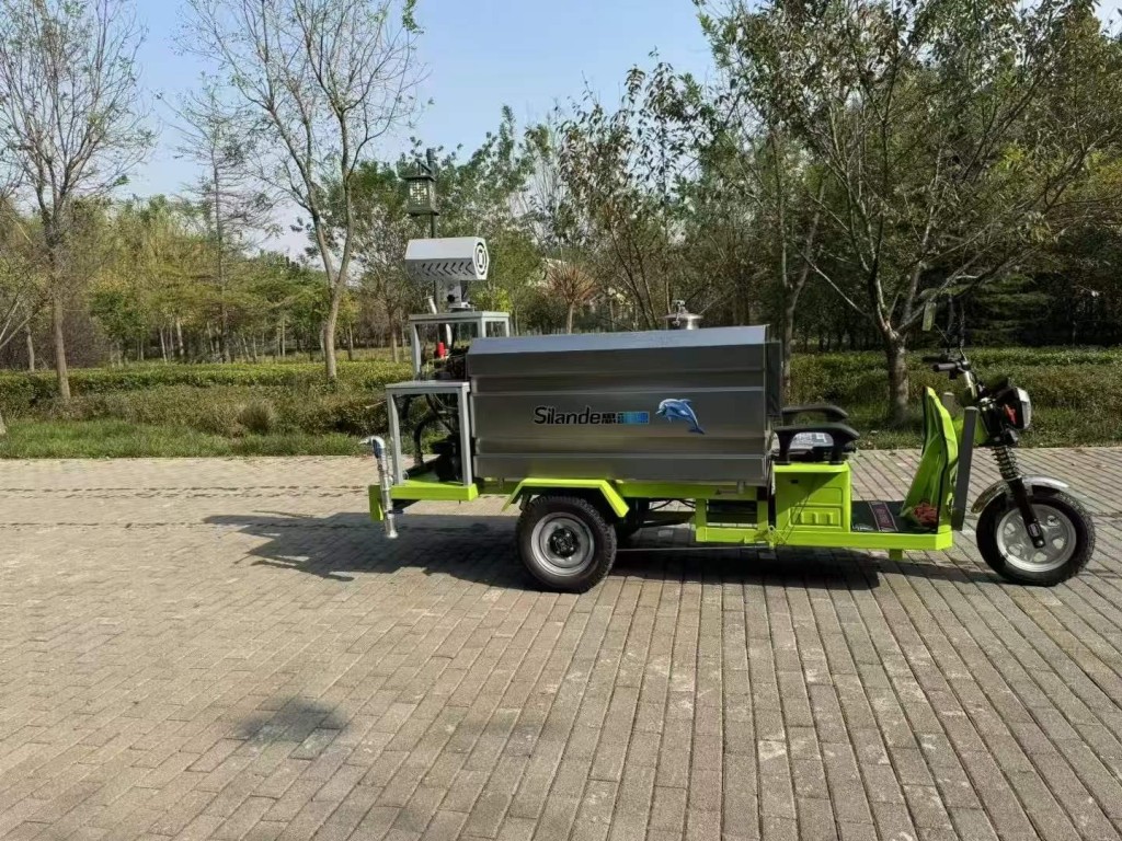 小型三轮洒水车