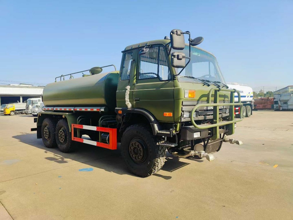 越野洒水车