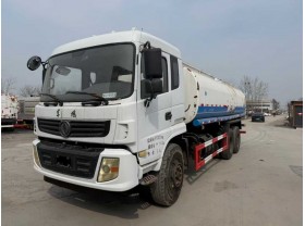 210马力洒水车