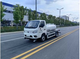 福田2立方洒水车