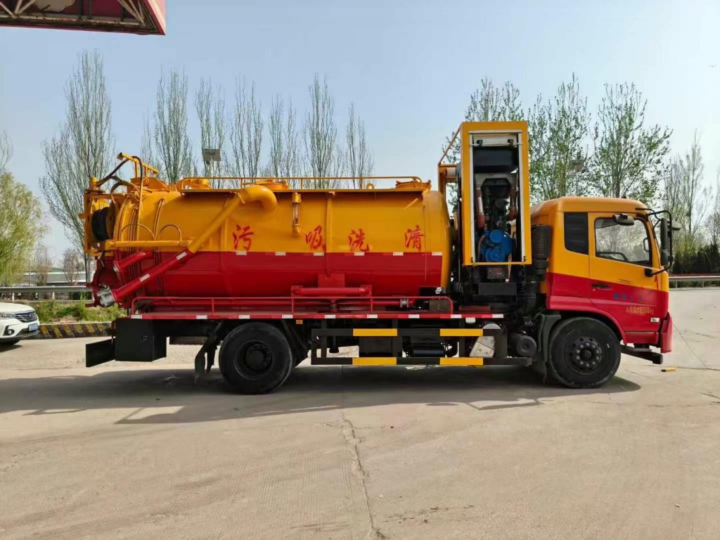 东风天锦真空吸污车