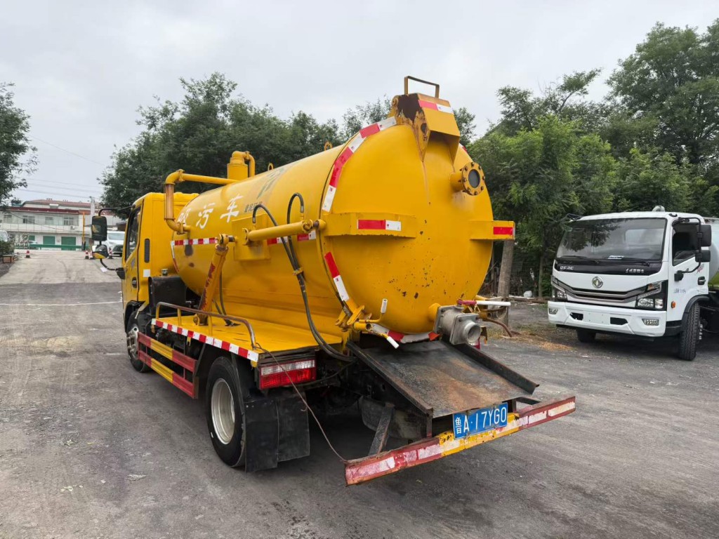 多功能排涝吸污车