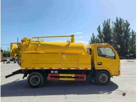 东风多利卡5吨吸污车