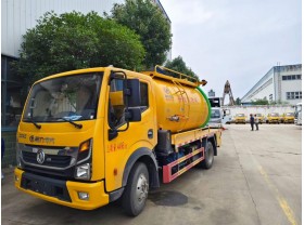 新型化粪池吸污车