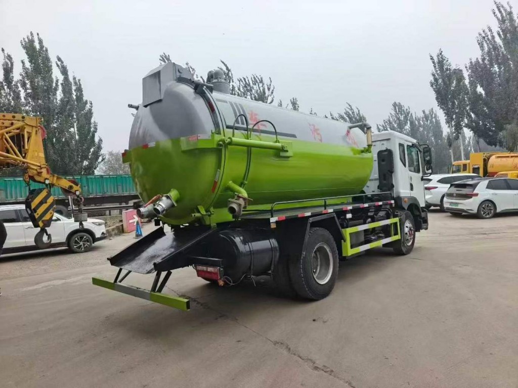 153吸污车