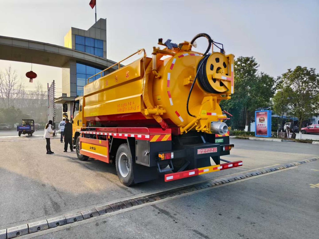 14方高压清洗吸污车